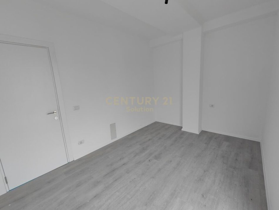 Tirane, shitet apartament 2+1 Kati 6, 105.000 € (Prane Qtu, REZIDENCA UNIVERS CITY)
