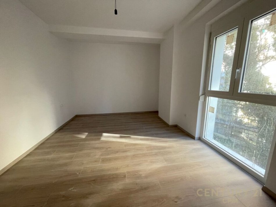 Tirane, jepet me qera ambjent biznesi Kati 1, 120 m² 1.300 € (Rruga Elbasanit)