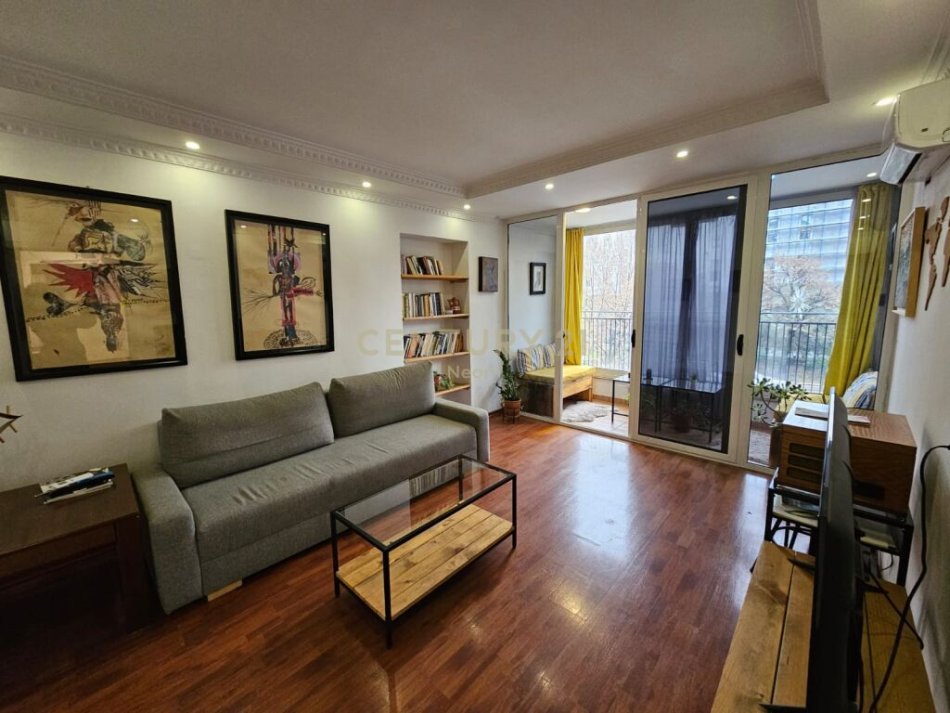 Tirane, jepet me qera apartament 1+1 Kati 2, 67 m² 750 € (Qender)