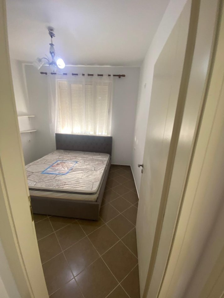 Tirane, jepet me qera apartament 1+1 Kati 6, 75 m² 450 € (FRESK)
