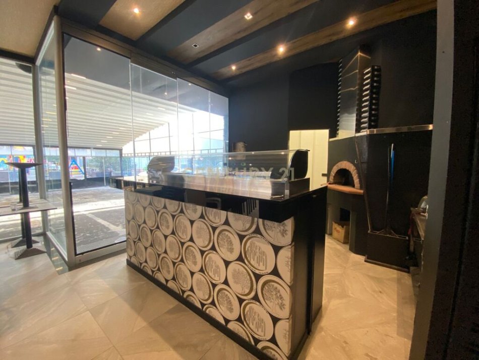Tirane, jepet me qera bar-resorant Kati 0, 200 m² 1.000 € 