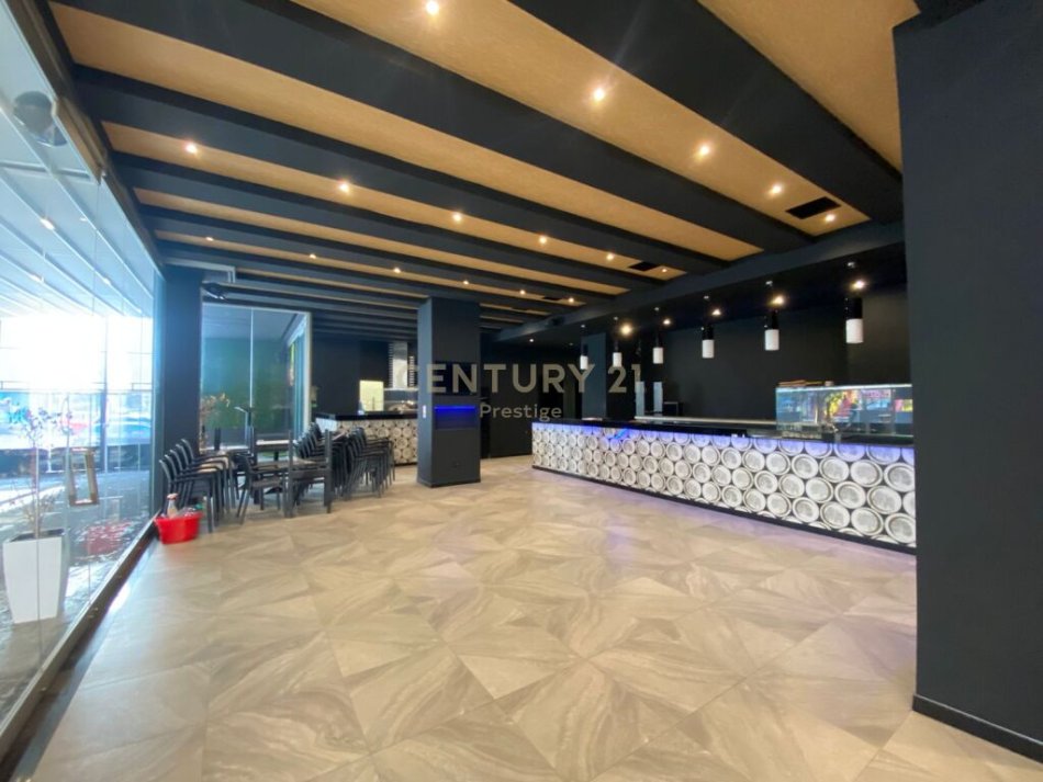 Tirane, jepet me qera bar-resorant Kati 0, 200 m² 1.000 € 