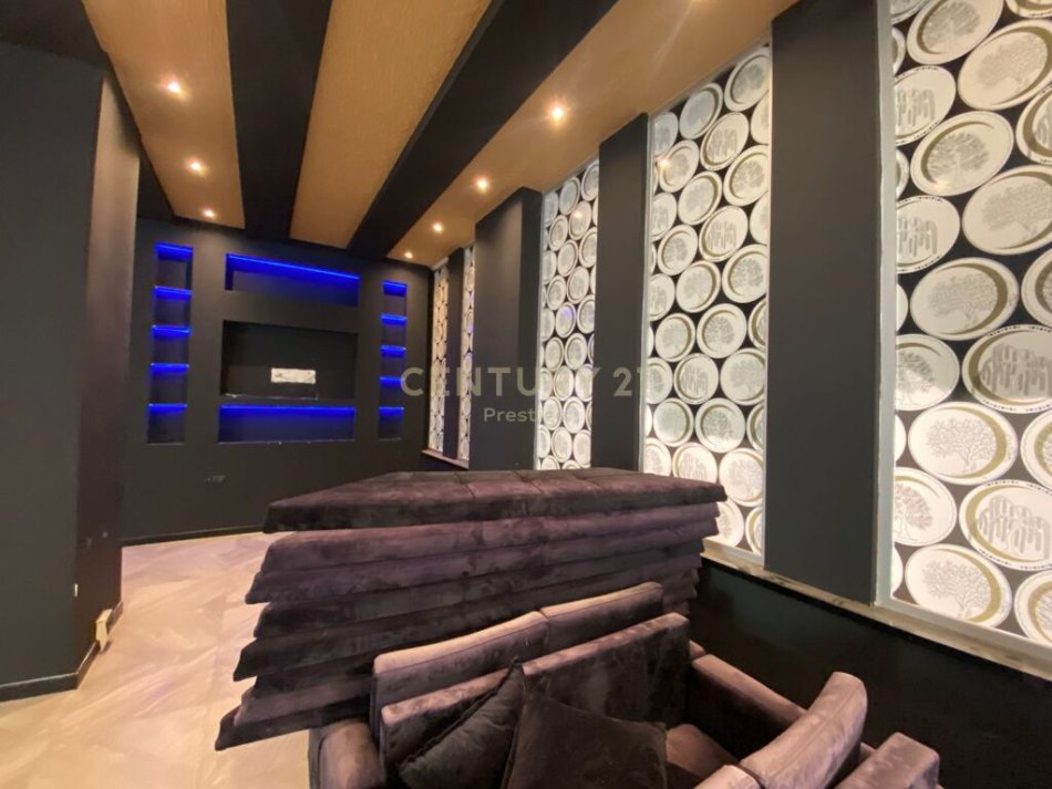 Tirane, jepet me qera bar-resorant Kati 0, 200 m² 1.000 € 