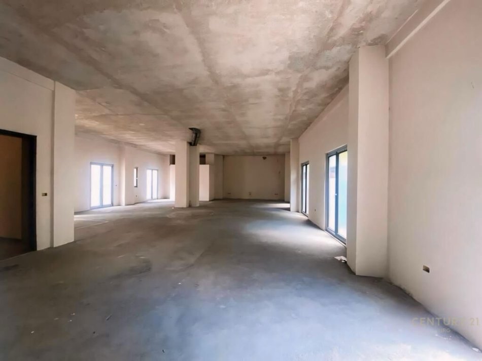 Tirane, jepet me qera ambjent biznesi Kati 1, 166 m² 3.200 € (Rr.e Sales)
