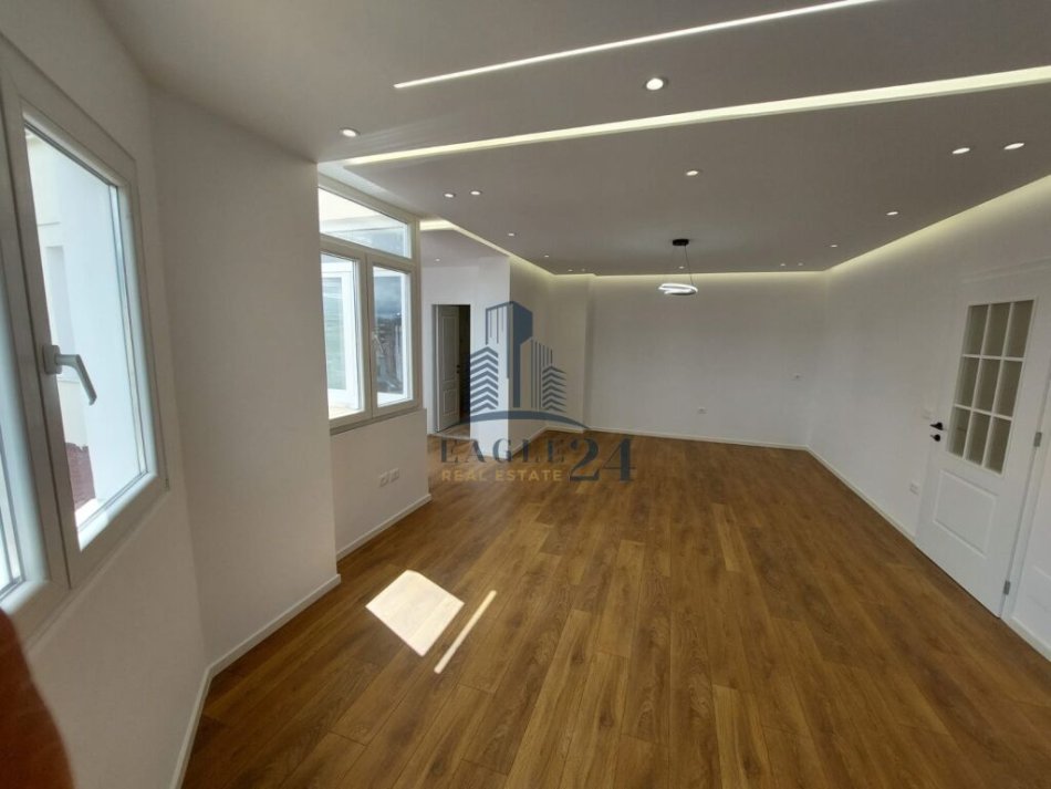 Tirane, shitet apartament 2+1 Kati 10, 100 m² 213.000 € (Rruga e Barrikadave)