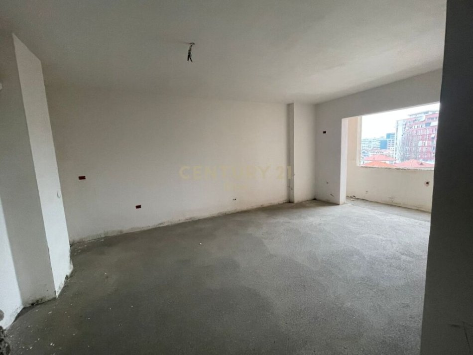 Tirane,Shitet apartamenti 1+1 , sip 70 m2, 87,000€(Porcelan)