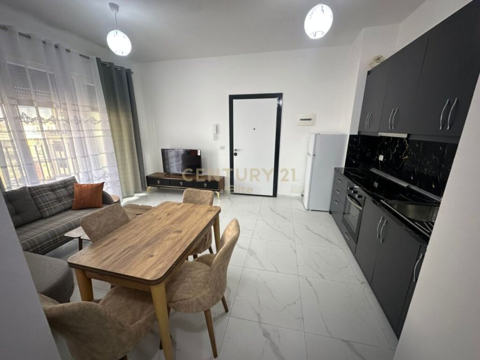 Tirane, jepet me qera apartament 1+1 Kati 10, 70 m² 500 € (Fusha Aviacionit)