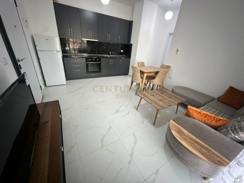 Tirane, jepet me qera apartament 1+1 Kati 10, 70 m² 500 € (Fusha Aviacionit)