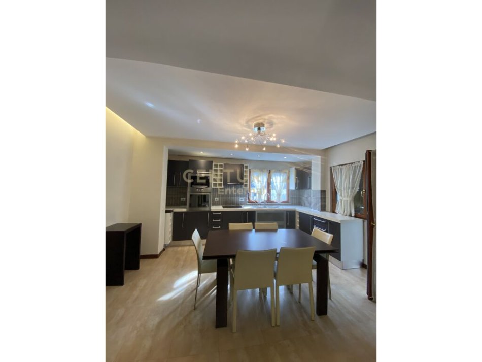 Tirane, jepet me qera apartament 3+1 Kati 4, 135 m² 1.000 € (Rruga Mine Peza)
