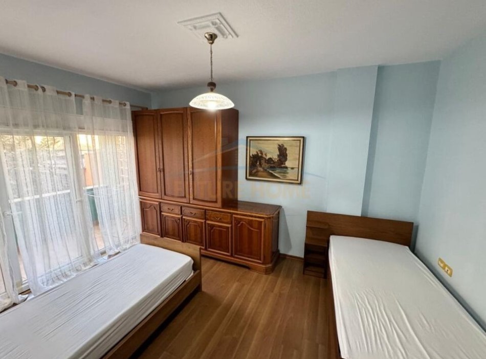 Tirane, jepet me qera apartament 2+1 Kati 2, 120 m² 750 € (RRUGA MYSLYM SHYRI / RRUGA E KAVAJES)