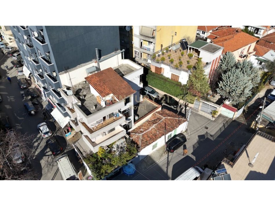 Tirane, jepet me qera ambjent biznesi Kati 3, 315 m² 4.000 € (Tefta Tashko Koco )