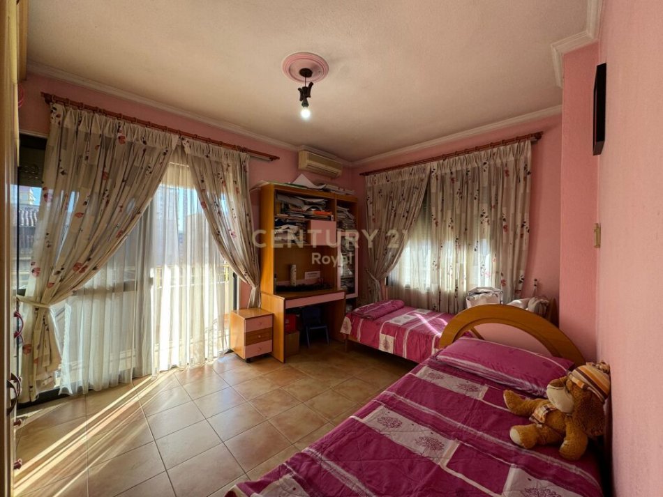 Tirane, jepet me qera ambjent biznesi Kati 3, 315 m² 4.000 € (Tefta Tashko Koco )