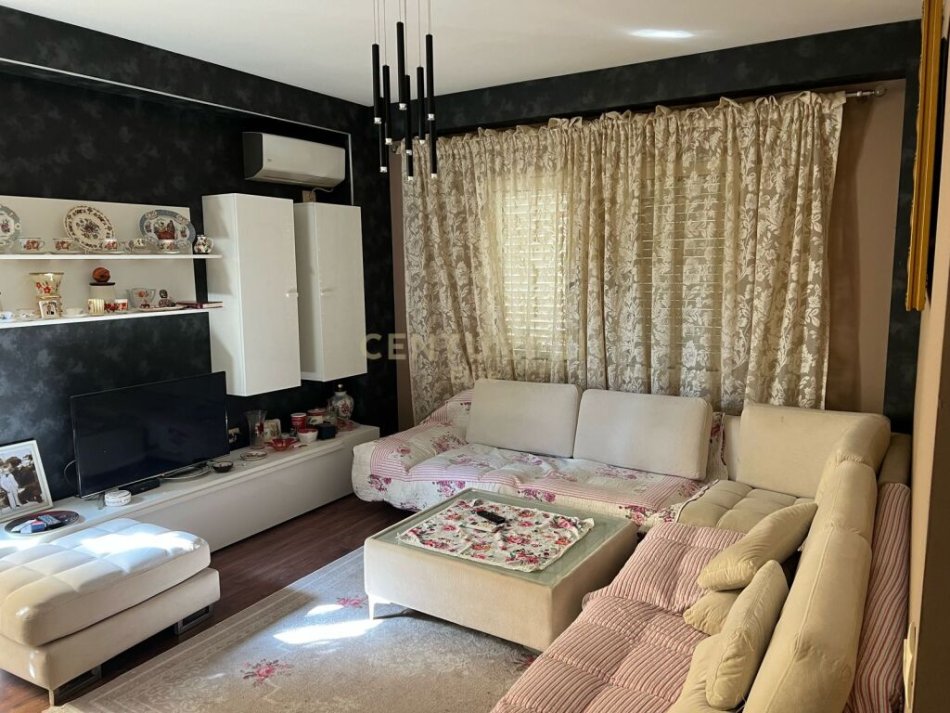 Tirane, shitet apartament 1+1 Kati 3, 63 m² 145.000 € (Kopshti Botanik)