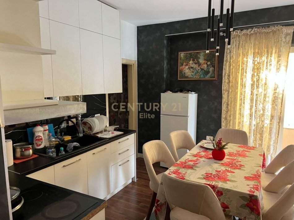 Tirane, shitet apartament 1+1 Kati 3, 63 m² 145.000 € (Kopshti Botanik)