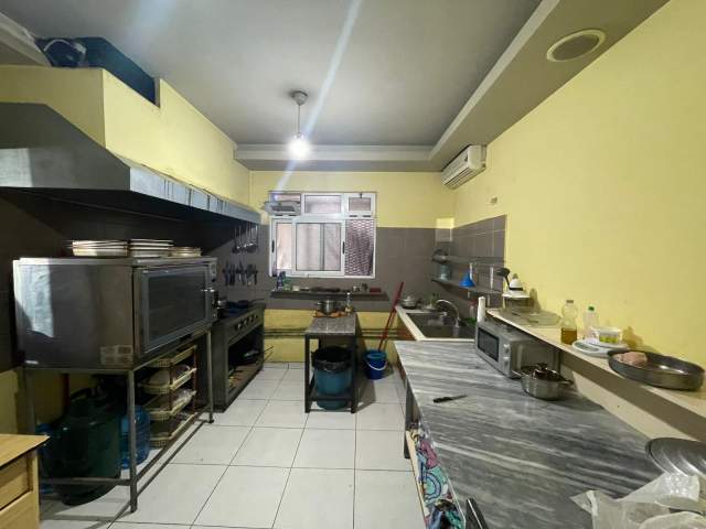 Tirane, jepet me qera bar-resorant Kati 0, 82 m² 1.200 Euro (STADIUMI DINAMO)