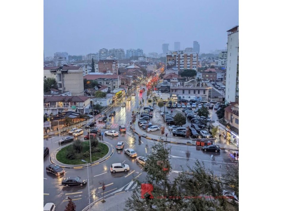 Tirane, Komuna e Parisit, shitet ambjent biznesi Kati 0, 144 m² 520.000 €