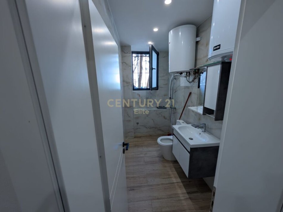 Tirane, jepet me qera ambjent biznesi Kati 1, 50 m² 600 € (Stadiumi Dinamo)