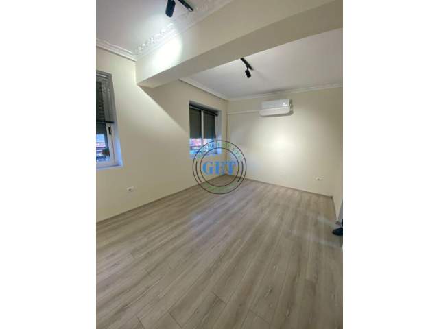Durres, jepet me qera ambjent biznesi Kati 2, 75 m² 450 Euro (Qender)