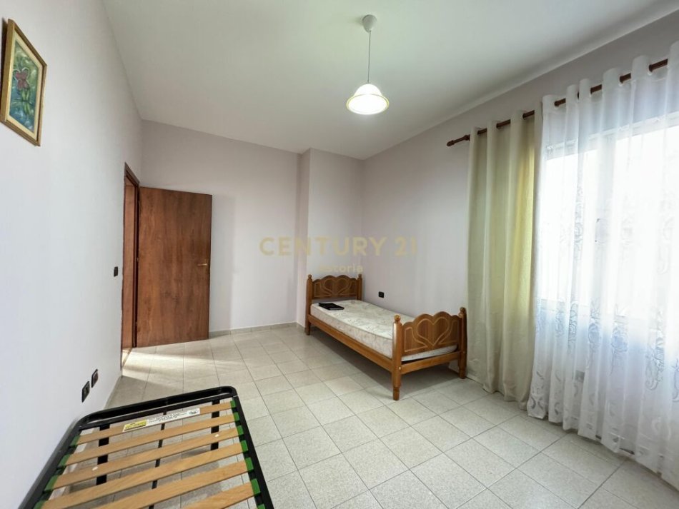 Shqiperi, jepet me qera apartament 2+1( Bosh) Kati 2, 103 m² 450 € (Ali Dem)