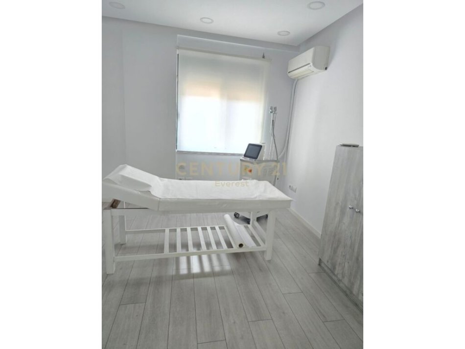 Tirane, shitet ambjent biznesi, 110m2, Kati 6 , 40.000 € (Ish-Blloku)