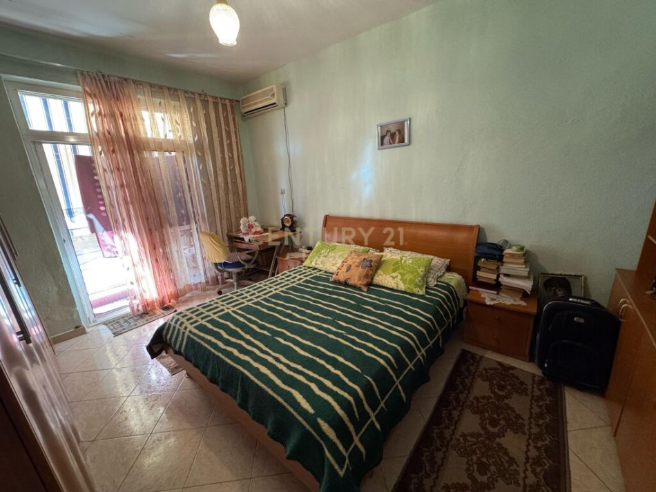 Tirane, jepet me qera apartament 2+1+Ballkon Kati 5, 58 m² 500 € (Sheshi Willson)