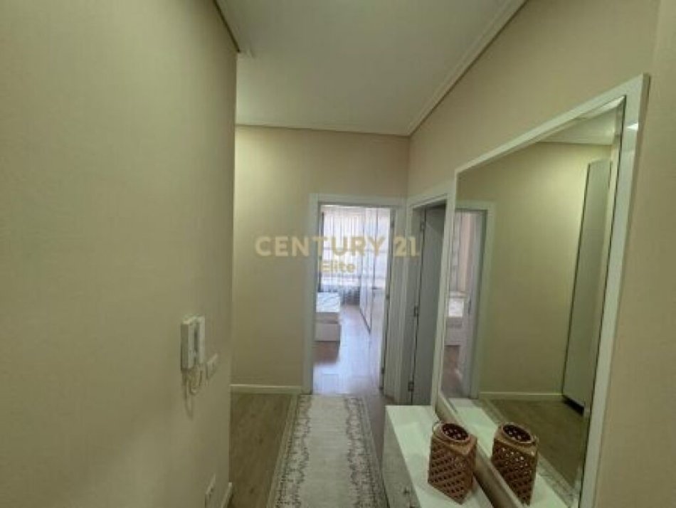 Tirane, jepet me qera apartament 1+1 Kati 2, 56 m² 620 € (Pazari i ri)