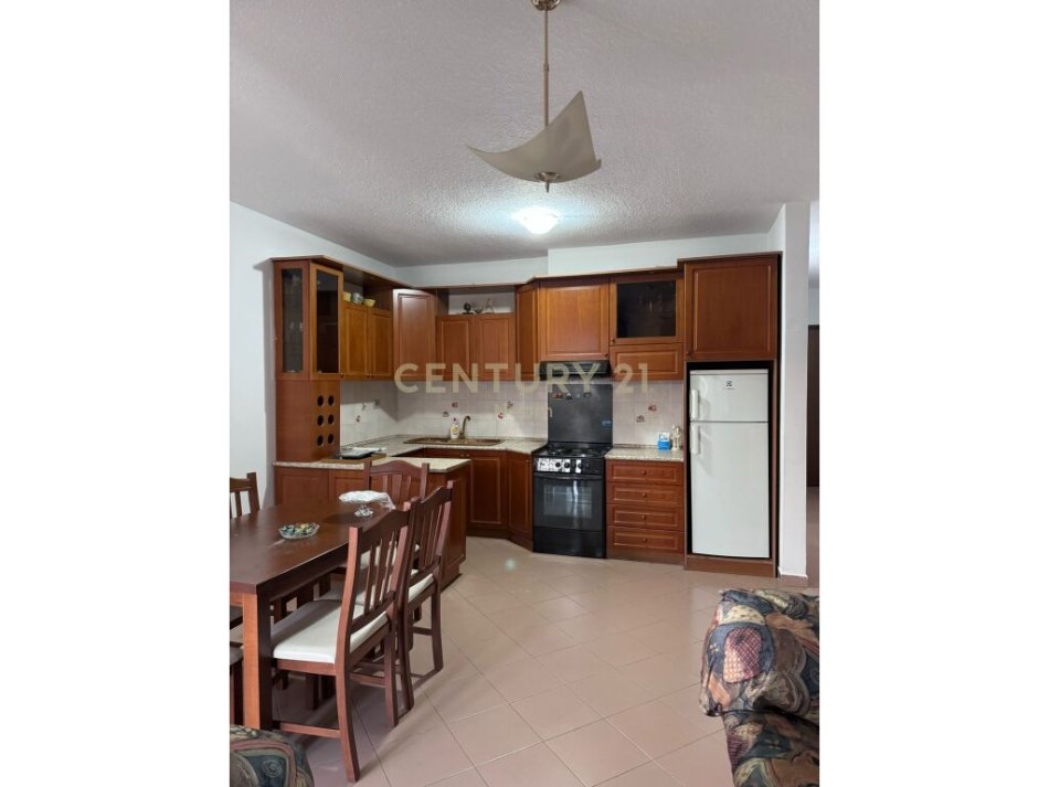 Tirane, jepet me qera apartament 2+1 Kati 7, 102 m² 650 € (rruga e kosovarve)