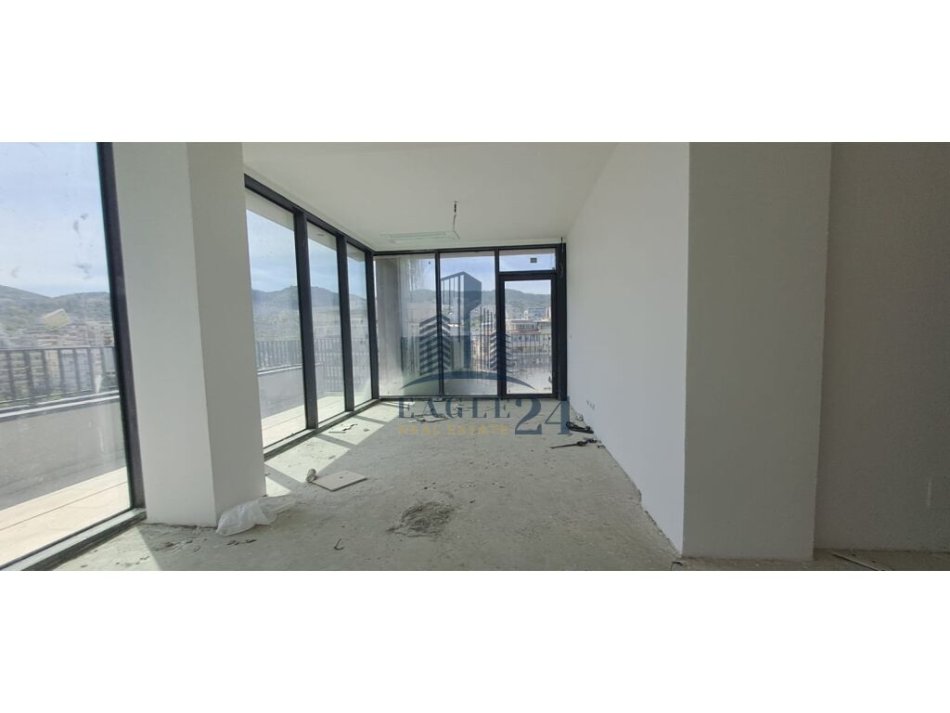 Tirane, shitet apartament 3+1+Ballkon Kati 8, 169 m² (LIQENI I TIRANES)
