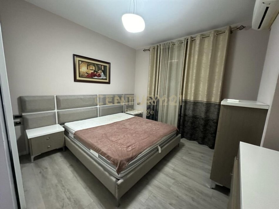 Tirane, jepet me qera apartament 2+1 Kati 3, 120 m² 1.000 € (Rruga e Elbasanit)