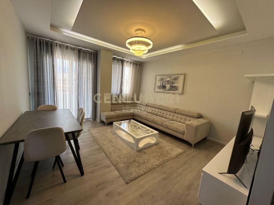 Tirane, jepet me qera apartament 2+1 Kati 3, 120 m² 1.000 € (Rruga e Elbasanit)