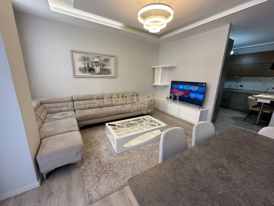 Tirane, jepet me qera apartament 2+1 Kati 3, 120 m² 1.000 € (Rruga e Elbasanit)