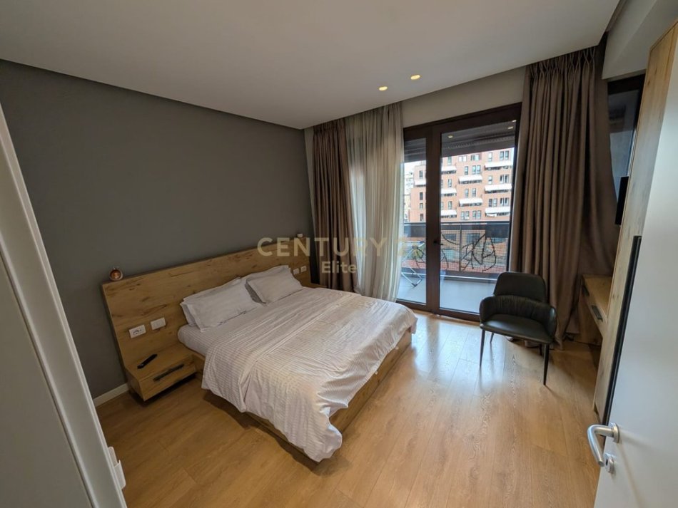 Tirane, shiten 3 apartamente 1+1 Kati 4, 190 m² 520.000 € (Rruga Barrikadave)