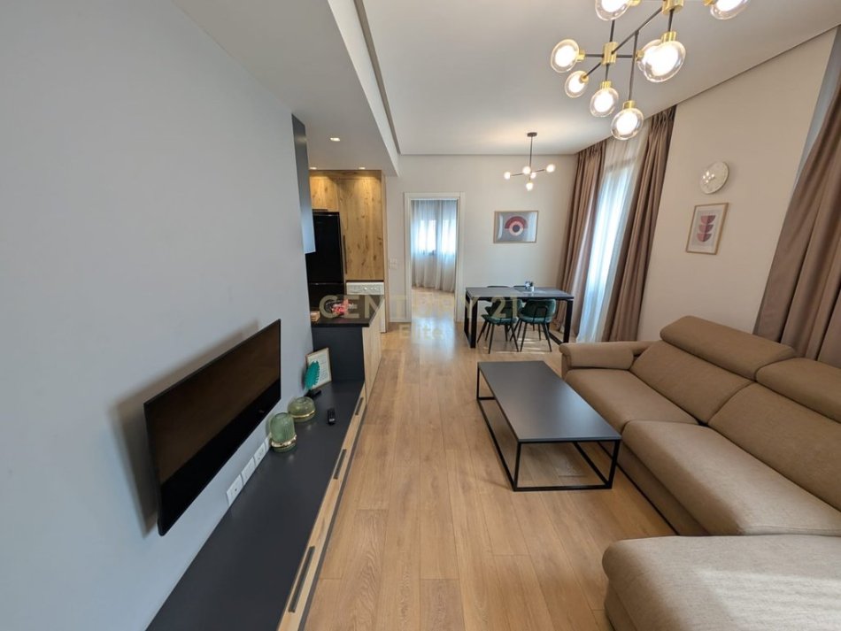 Tirane, shiten 3 apartamente 1+1 Kati 4, 190 m² 520.000 € (Rruga Barrikadave)