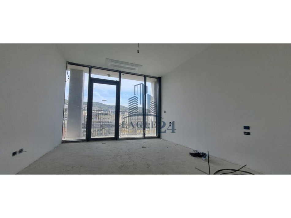 Tirane, shitet apartament 3+1+Ballkon Kati 8, 169 m² (LIQENI I TIRANES)