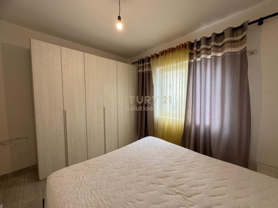Tirane, jepet me qera apartament 2+1+Ballkon Kati 3, 110 m² 560 € (SHYQYRI BRARI)