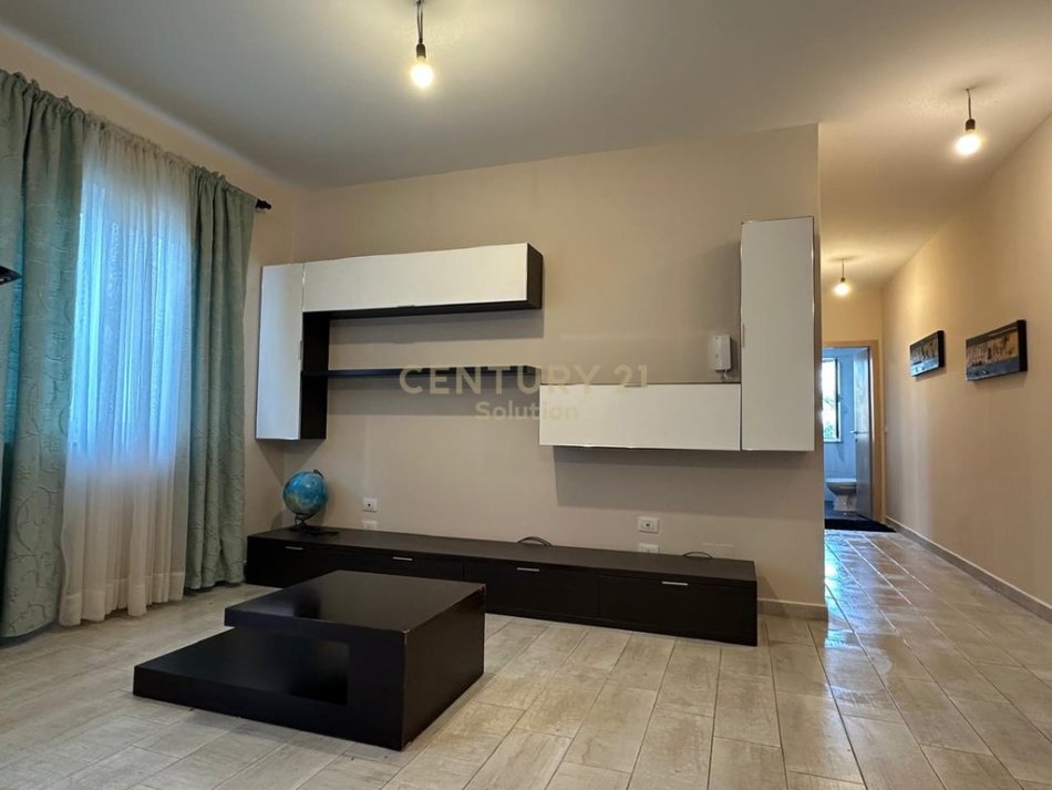 Tirane, jepet me qera apartament 2+1+Ballkon Kati 3, 110 m² 560 € (SHYQYRI BRARI)