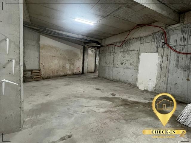 Tirane, jepet me qera garazh Kati -1, 208 m² 550 Euro (Astir)