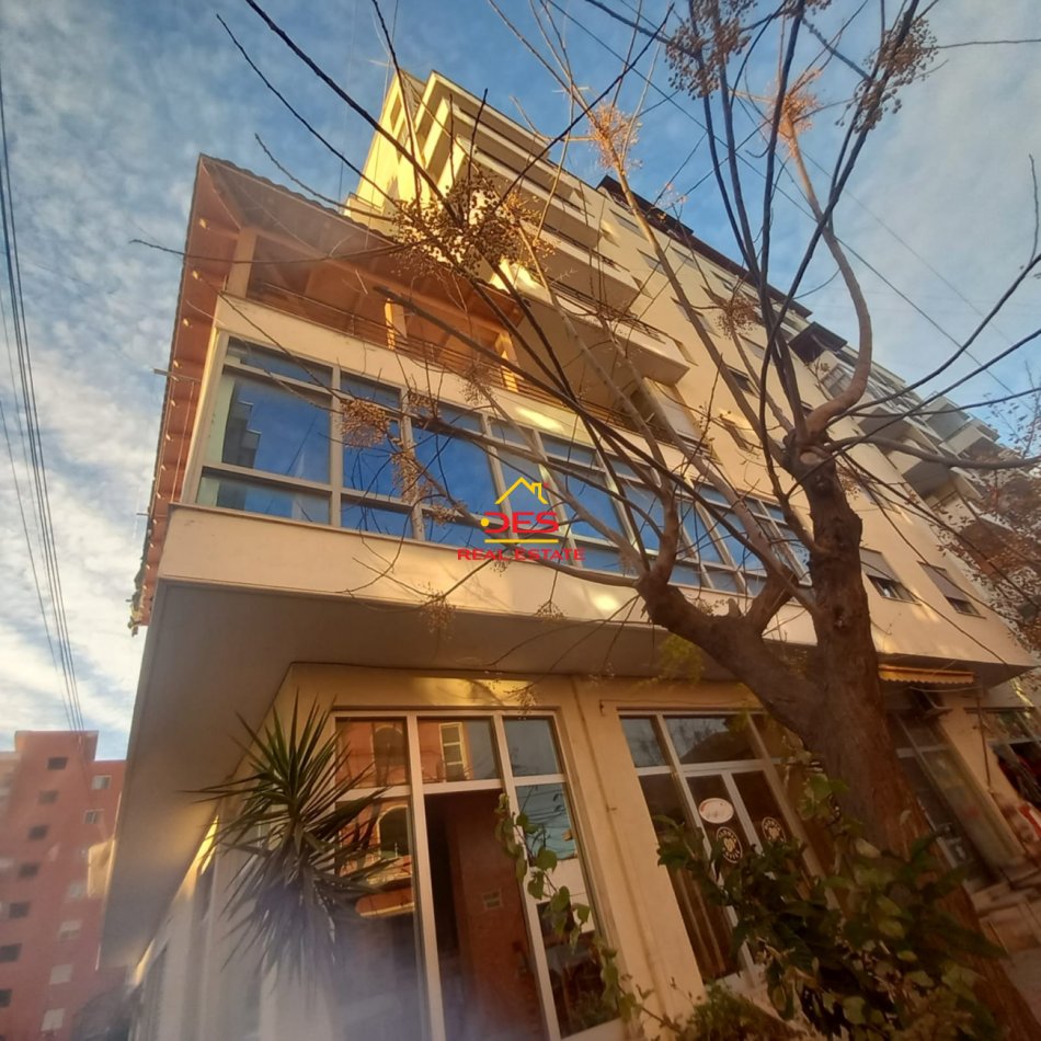 Vlore, shitet ambjent biznesi Kati 2, 76 m² 84,480 € (Rruga Fiqirete Musta)