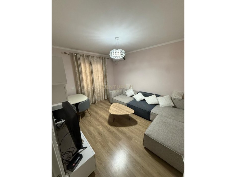 Tirane, jepet me qera apartament 1+1 Kati 4, 52 m² 650 € (Rruga Elbasanit)