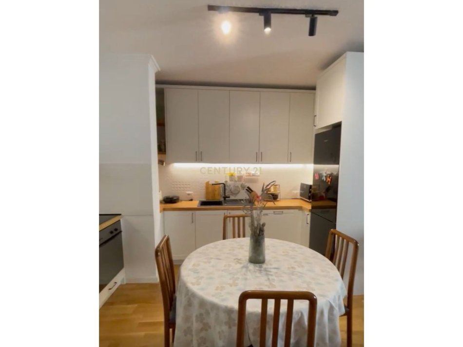 Tirane, jepet me qera apartament 2+1 Kati 9, 80 m² 750 € (Rruga e Kosovarve)