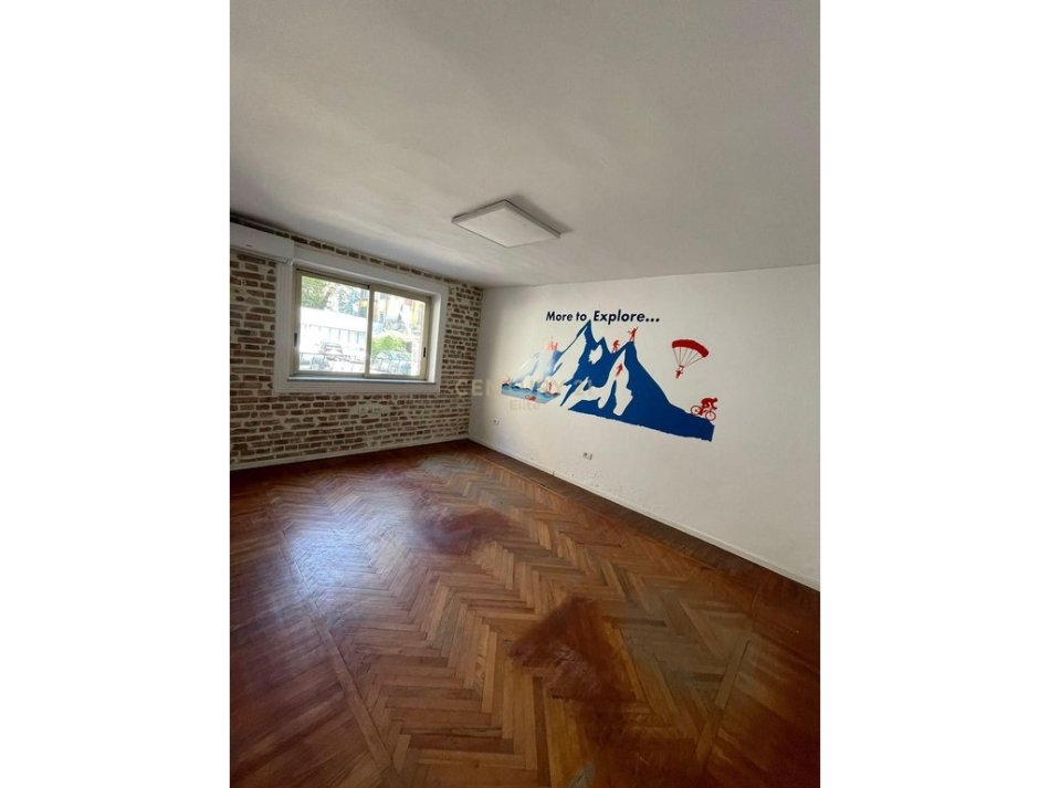 Tirane, jepet me qera ambjent biznesi Kati 1, 96 m² 1.200 € (Myslym Shyri)