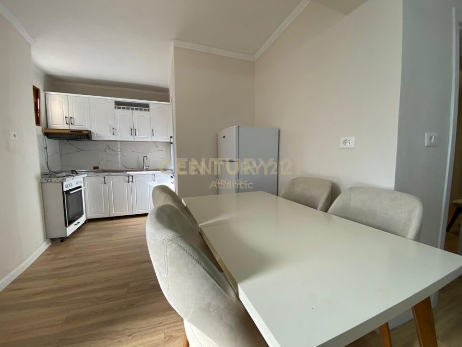 Durres, jepet me qera apartament 2+1 Kati 2, 100 m² 380 € (DREJTORIA E POLICISE, DURRES!)