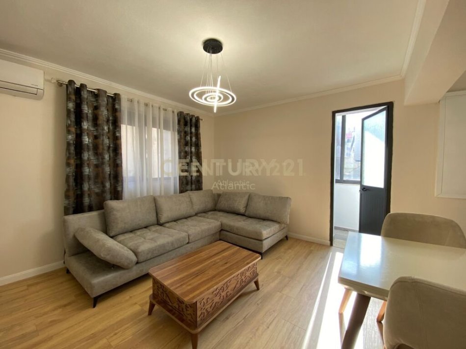Durres, jepet me qera apartament 2+1 Kati 2, 100 m² 380 € (DREJTORIA E POLICISE, DURRES!)