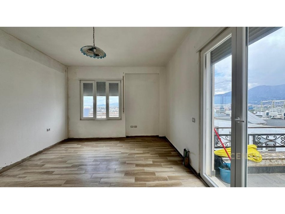 Tirane, shitet apartament 2+1 Kati 2, 146 m² 205.000 € (kopshti botanik)