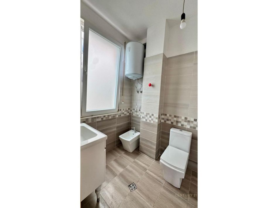 Tirane, shitet apartament 2+1 Kati 2, 146 m² 205.000 € (kopshti botanik)