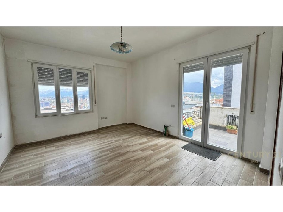 Tirane, shitet apartament 2+1 Kati 2, 146 m² 205.000 € (kopshti botanik)