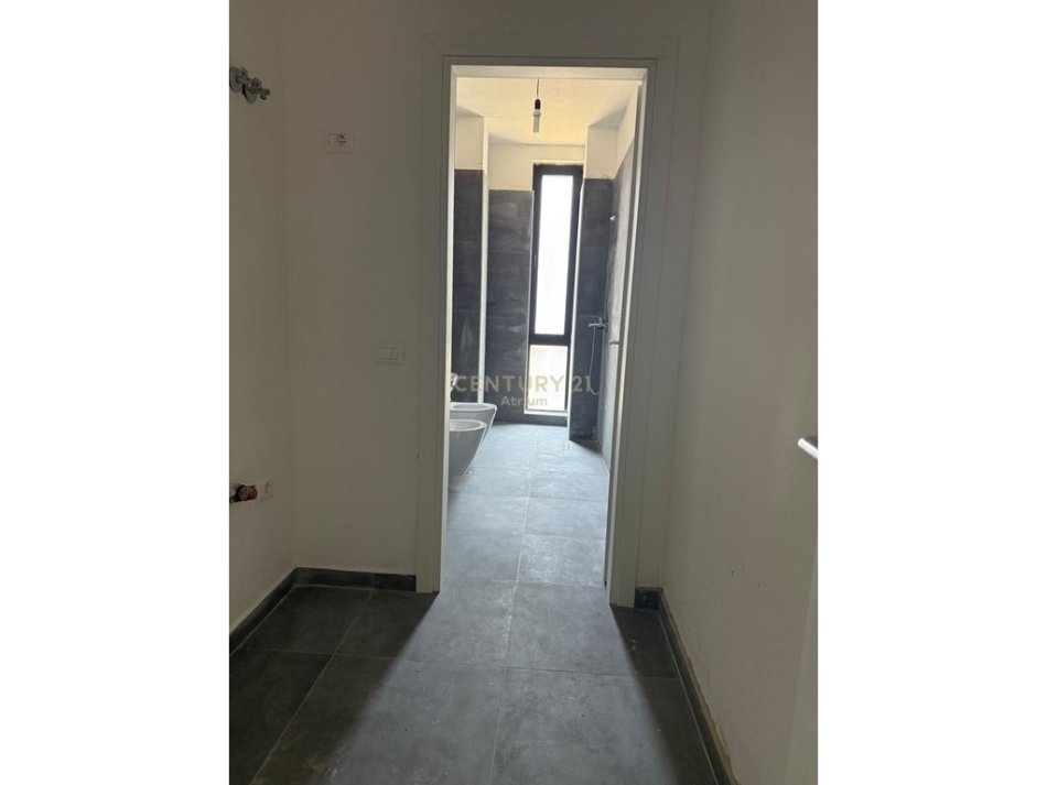 Tirane, jepet me qera apartament 3+1+Ballkon Kati 1, 156 m² 800 € (Bulevardi i Ri)