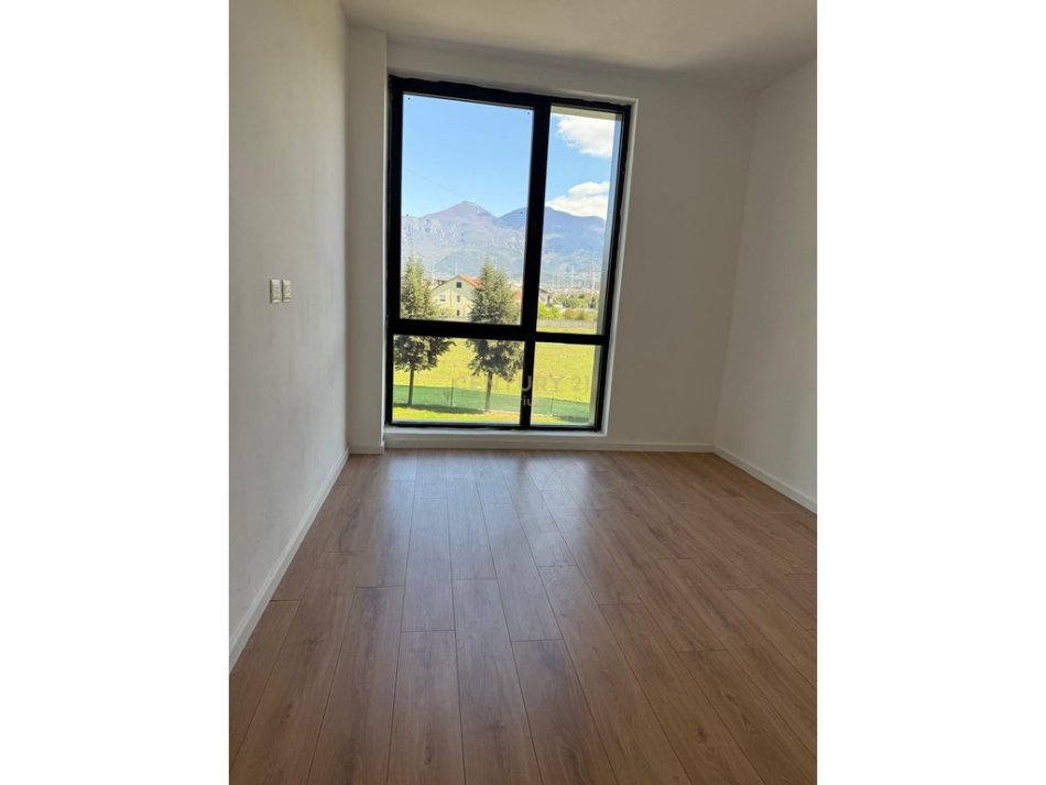 Tirane, jepet me qera apartament 3+1+Ballkon Kati 1, 156 m² 800 € (Bulevardi i Ri)