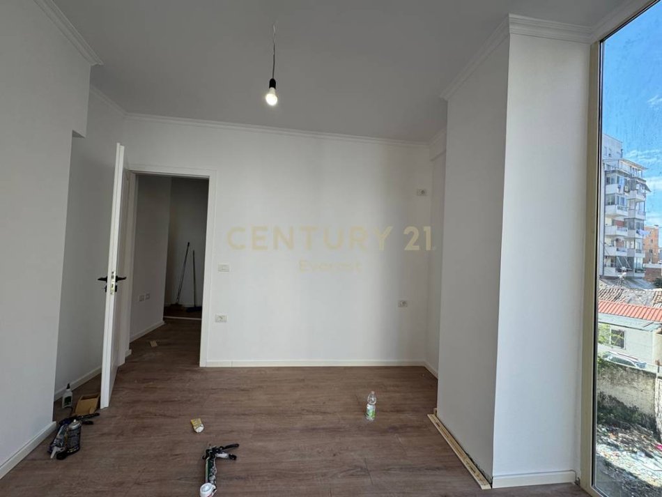 Tirane, shitet apartament 1+1 Kati 1, 43 m² 120.000 € (mine peza)