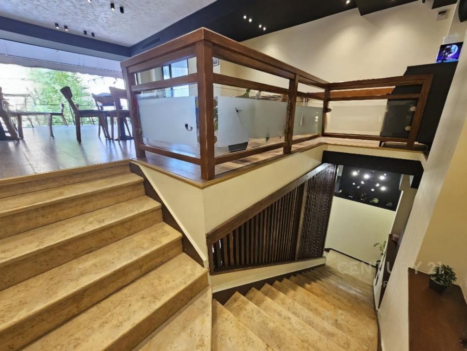 Tirane, shitet bar-kafe Kati 0, 184 m² 590.000 € (21 dhjetori)